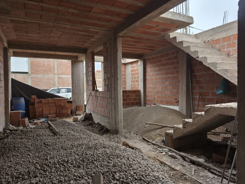SE VENDE CASA EN CONSTRUCCION