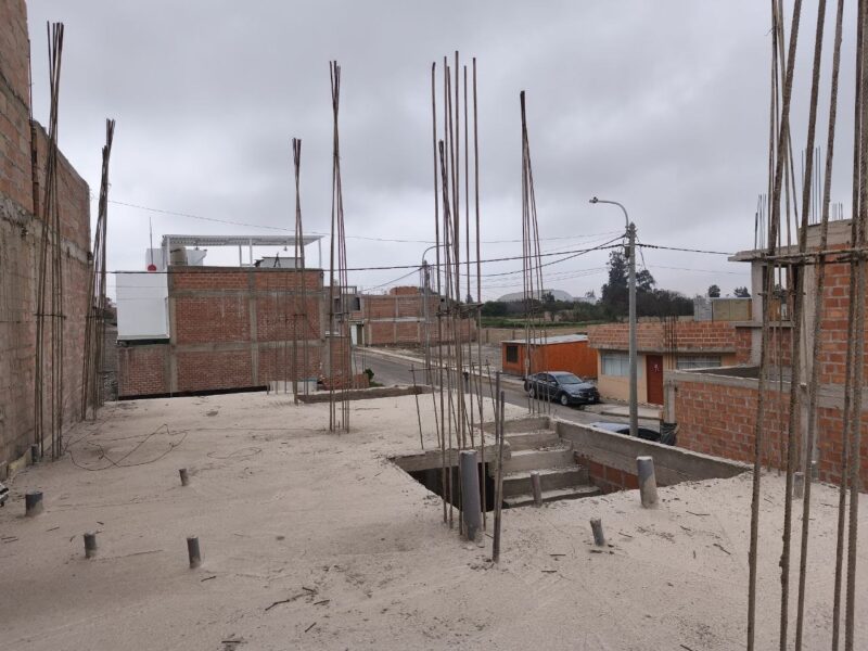 SE VENDE CASA EN CONSTRUCCION