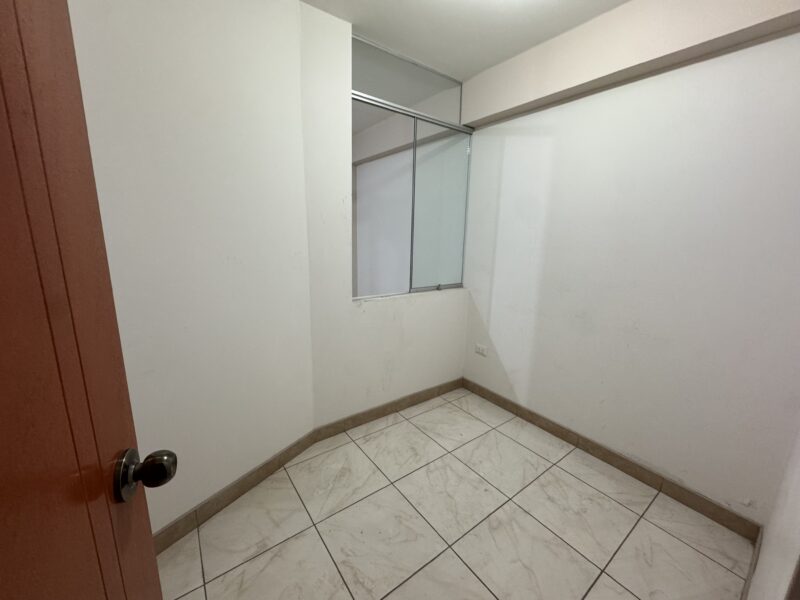 SE ALQUILA OFICINA EN UN TERCER PISO PLENO CENTRO DE TACNA
