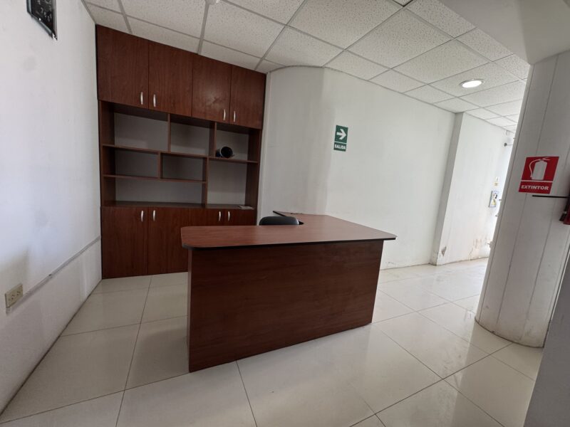 SE ALQUILA OFICINA AMOBLADA EN CERCADO DE TACNA